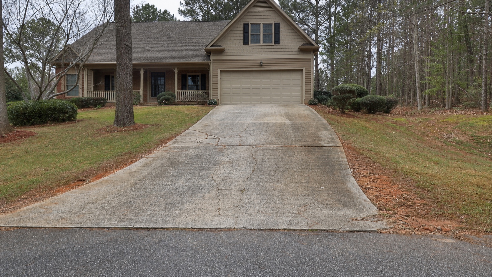 Photorealistic visualization of an aged and cracked concrete driveway before replacement